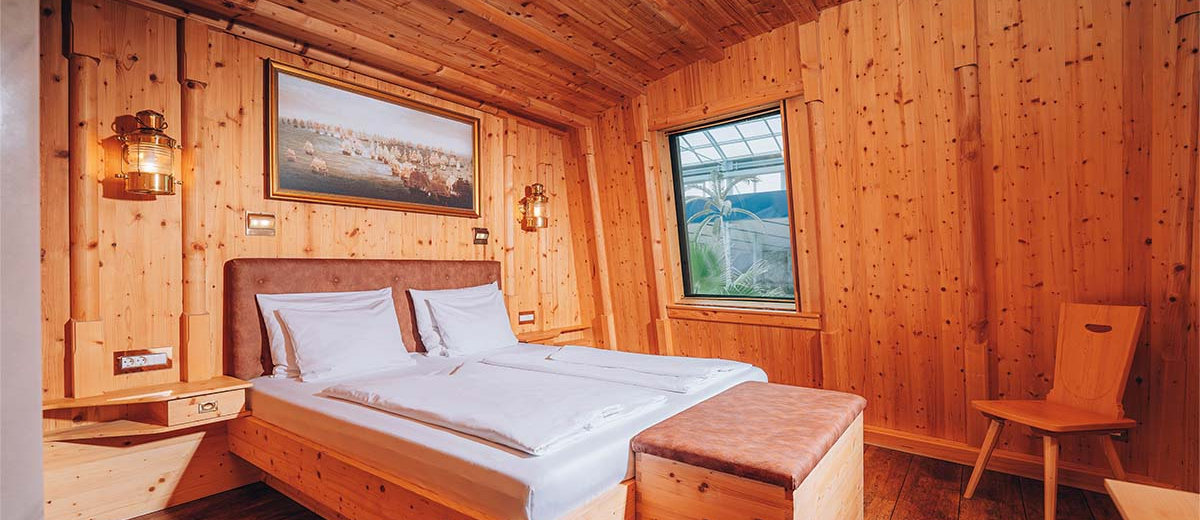  Hotel Victory Therme Erding Admiral's cabin. View: onto the double bed