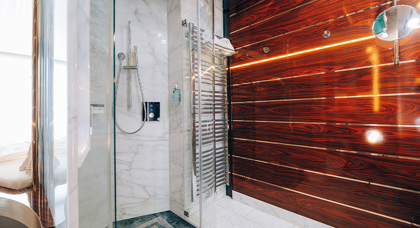 Hotel Victory Therme Erding Yacht Kabine Hotel Victory Therme Erding Yacht Kabine. Ansicht: Edle Dusche im Badezimmer.