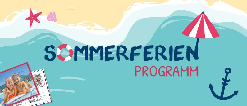 Illustration zum Sommerferienprogramm mit Strand, Wasser, Postkarte und Sonnenschirm.