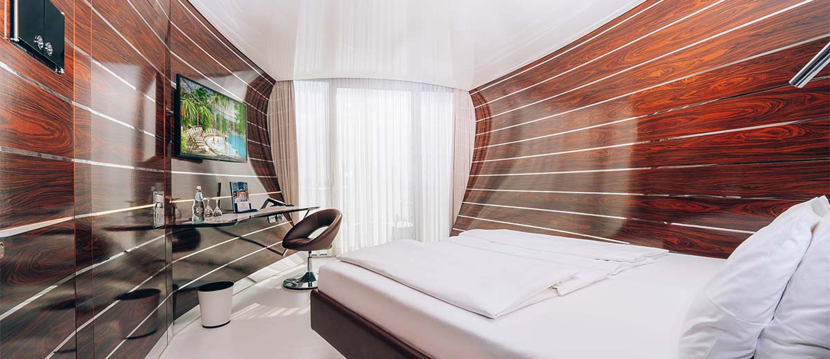 Hotel Victory Therme Erding Yacht Kabine Hotel Victory Therme Erding Yacht Kabine. Ansicht: Vom Eingang zum Fenster.